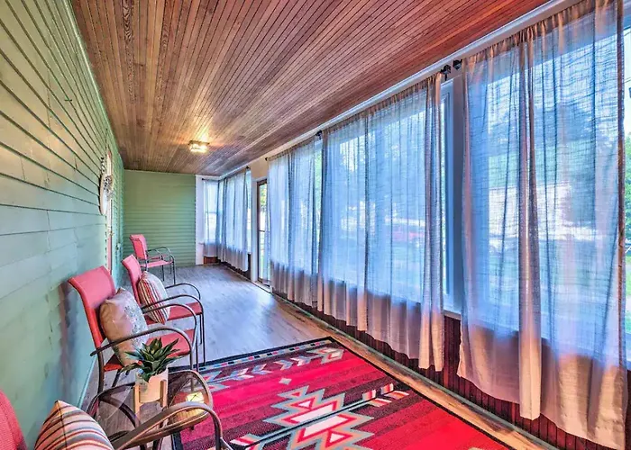 Charming Bingham Home Near Outdoor Adventure, Pet Friendly!