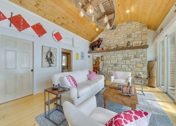 Beautiful Embden Pond Cabin W/ Dock & Kayaks!